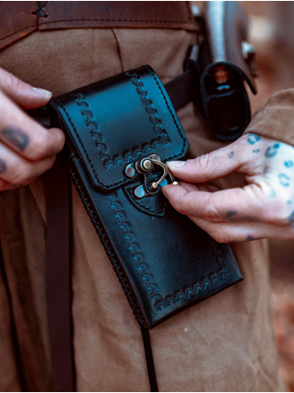 Verzierte Handytasche aus Leder mit Gürtelhalter und Riegelhaken